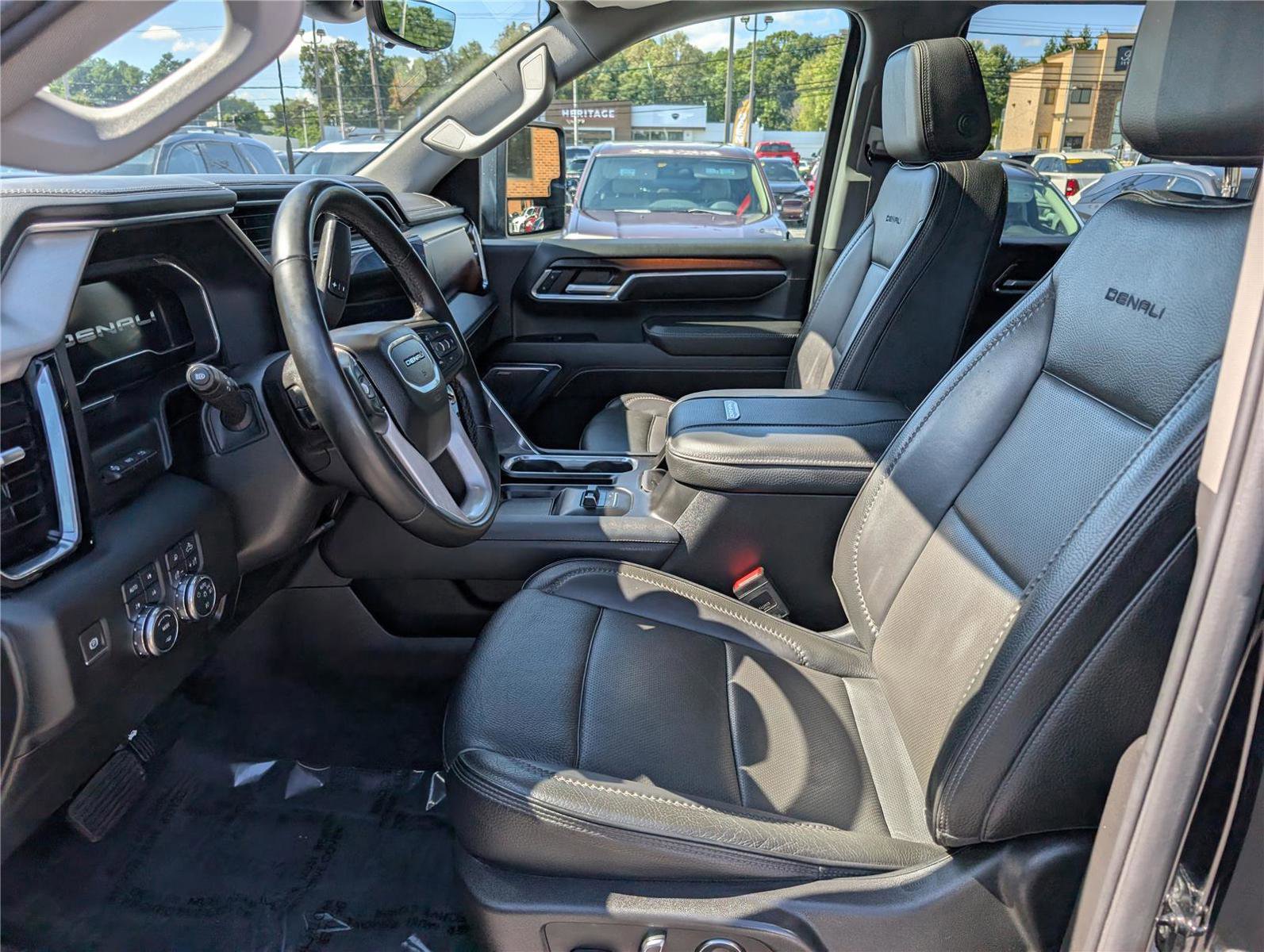 Used 2024 GMC Sierra 3500 Denali w/ Technology Package image 19