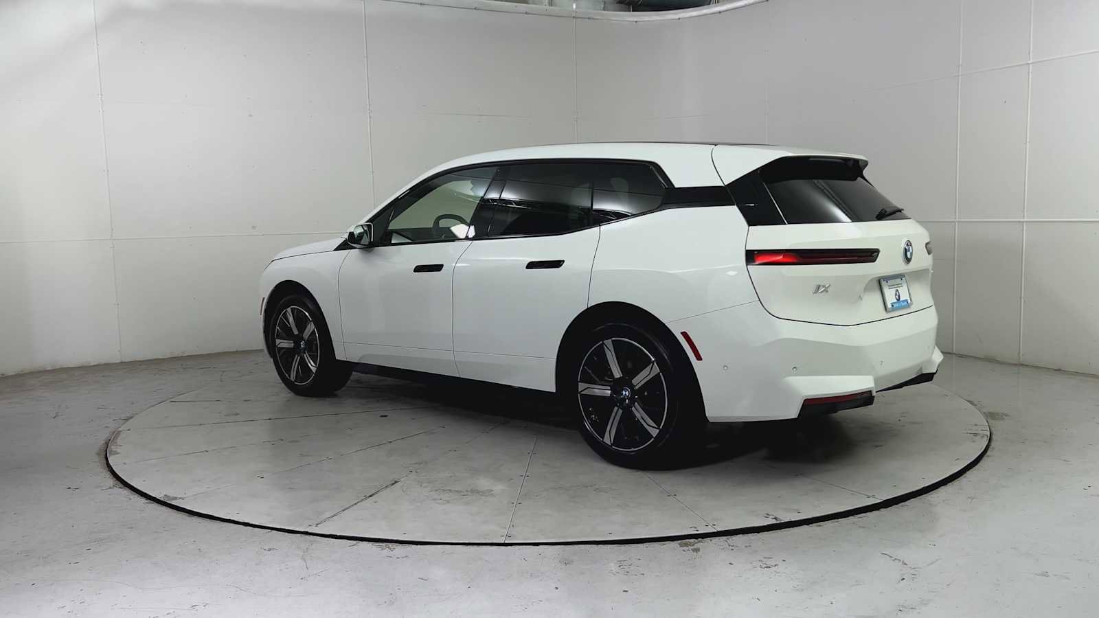 New 2026 BMW iX xDrive45 image 5