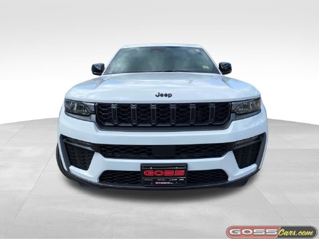 New 2026 Jeep Grand Cherokee Limited w/ Limited Altitude Package AWD/4WD image 2