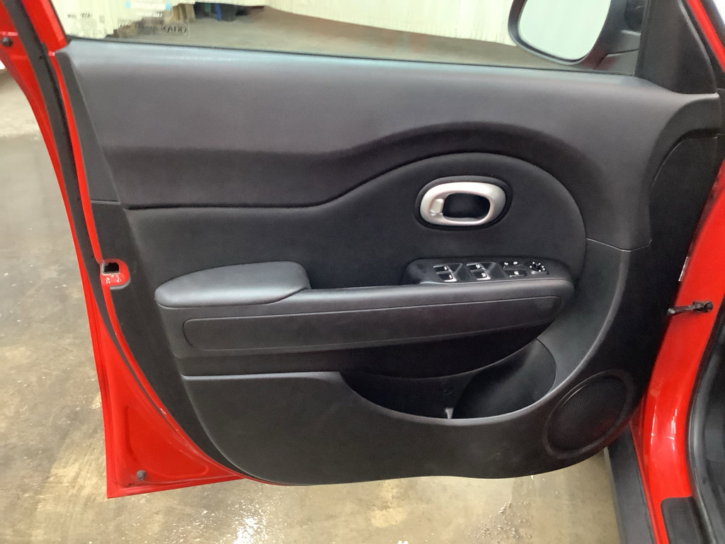 Used 2019 Kia Soul + image 12