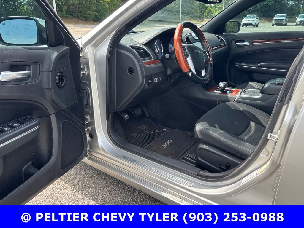 Used 2012 Chrysler 300 RWD image 9