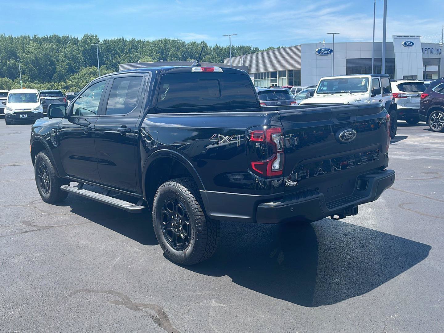 Used 2026 Ford Ranger Lariat w/ Black Appearance Package AWD/4WD image 3