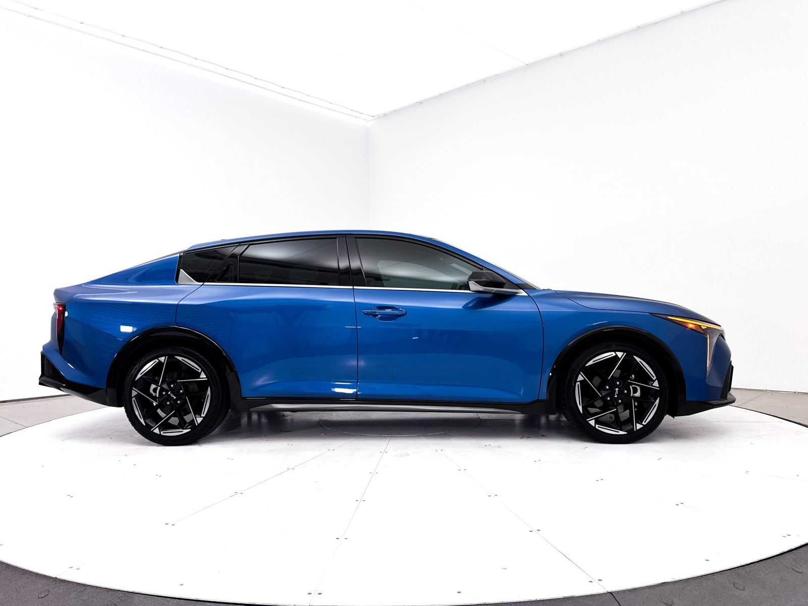 Certified 2025 Kia K4 GT-Line w/ GT-Line Premium Package FWD image 11