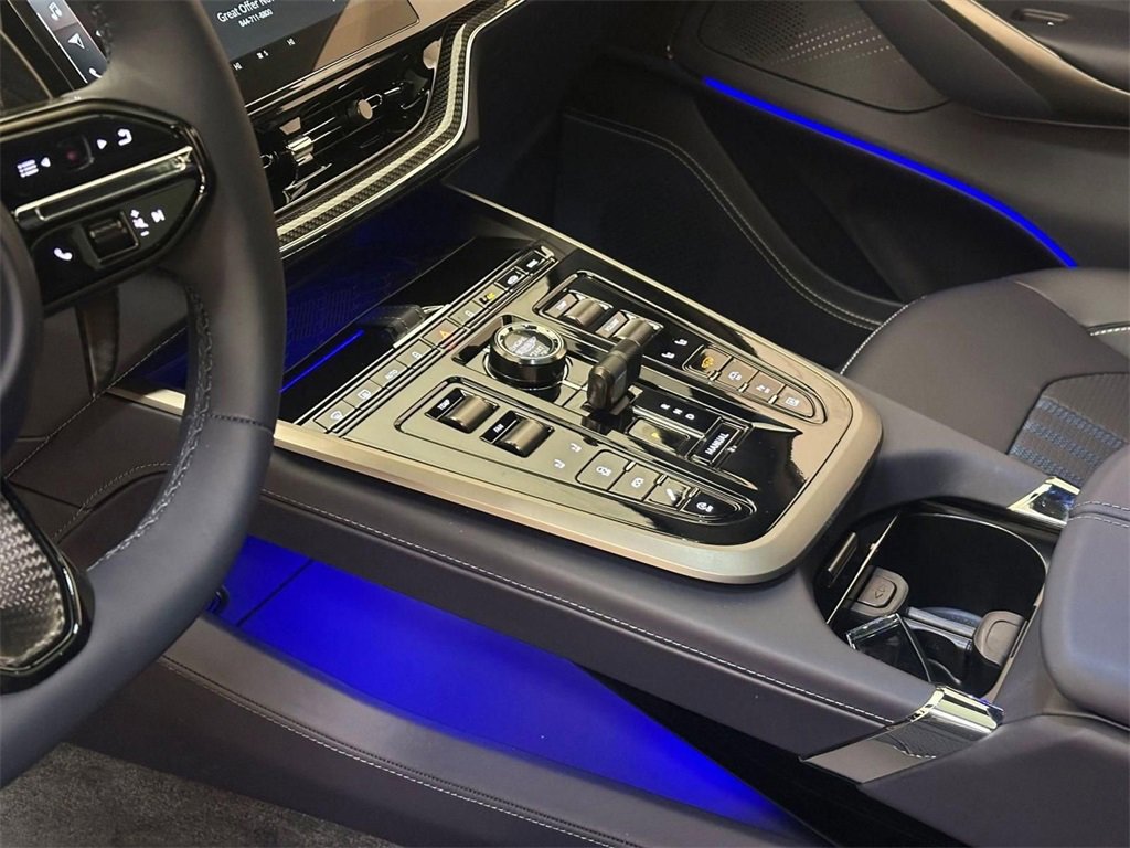 New 2026 Aston Martin DBX 707 image 22