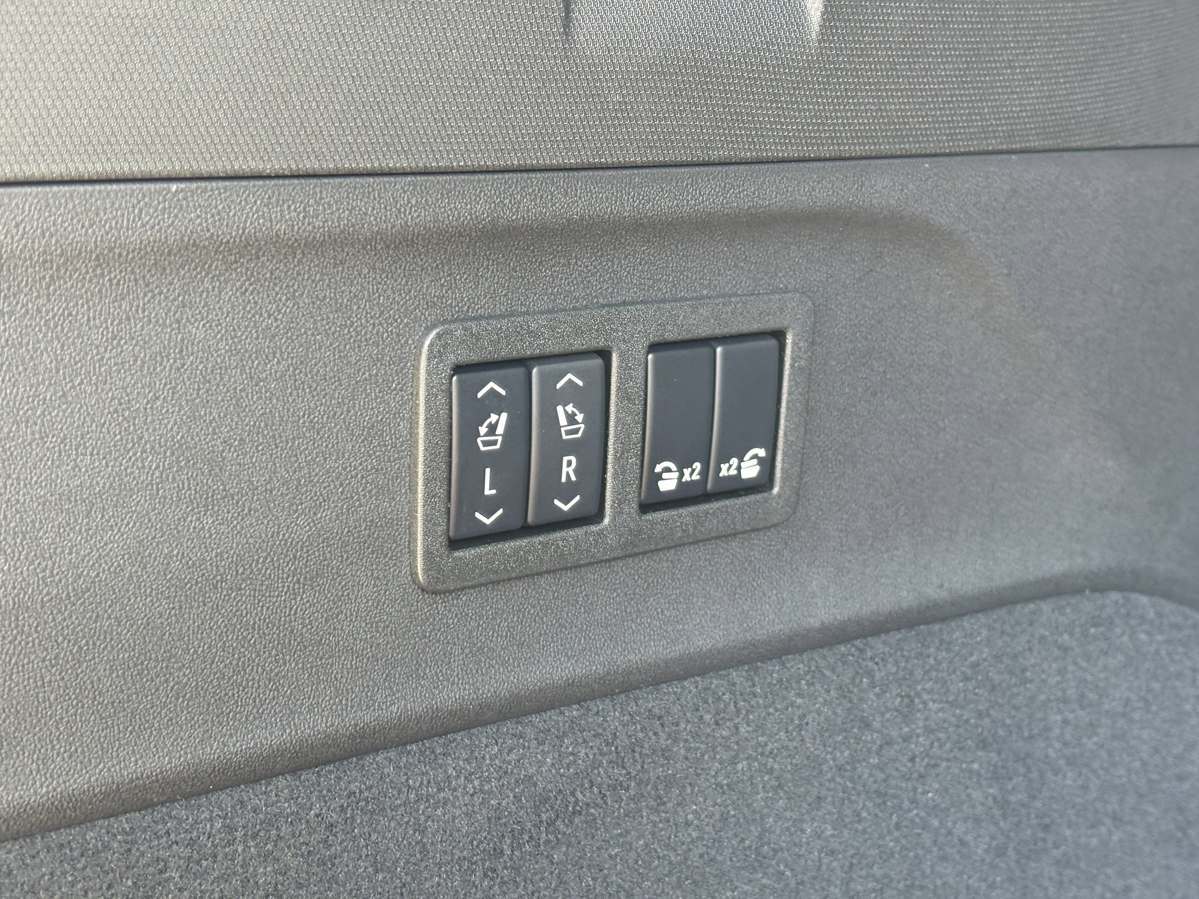 New 2025 Cadillac Escalade IQ Sport 2 w/ LPO, ONYX Package image 10