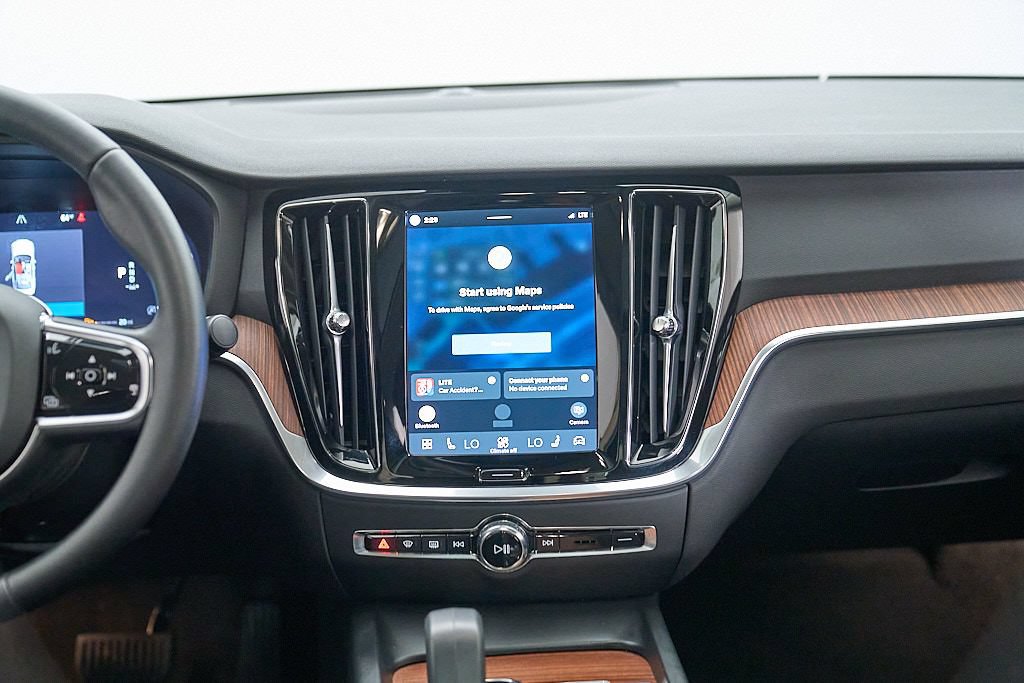 Certified 2024 Volvo S60 B5 Plus AWD/4WD image 25