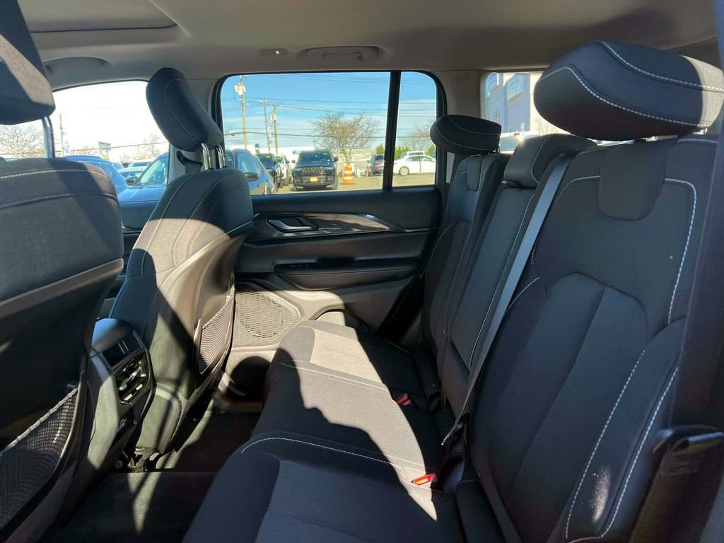 Certified 2023 Jeep Grand Cherokee Laredo image 11