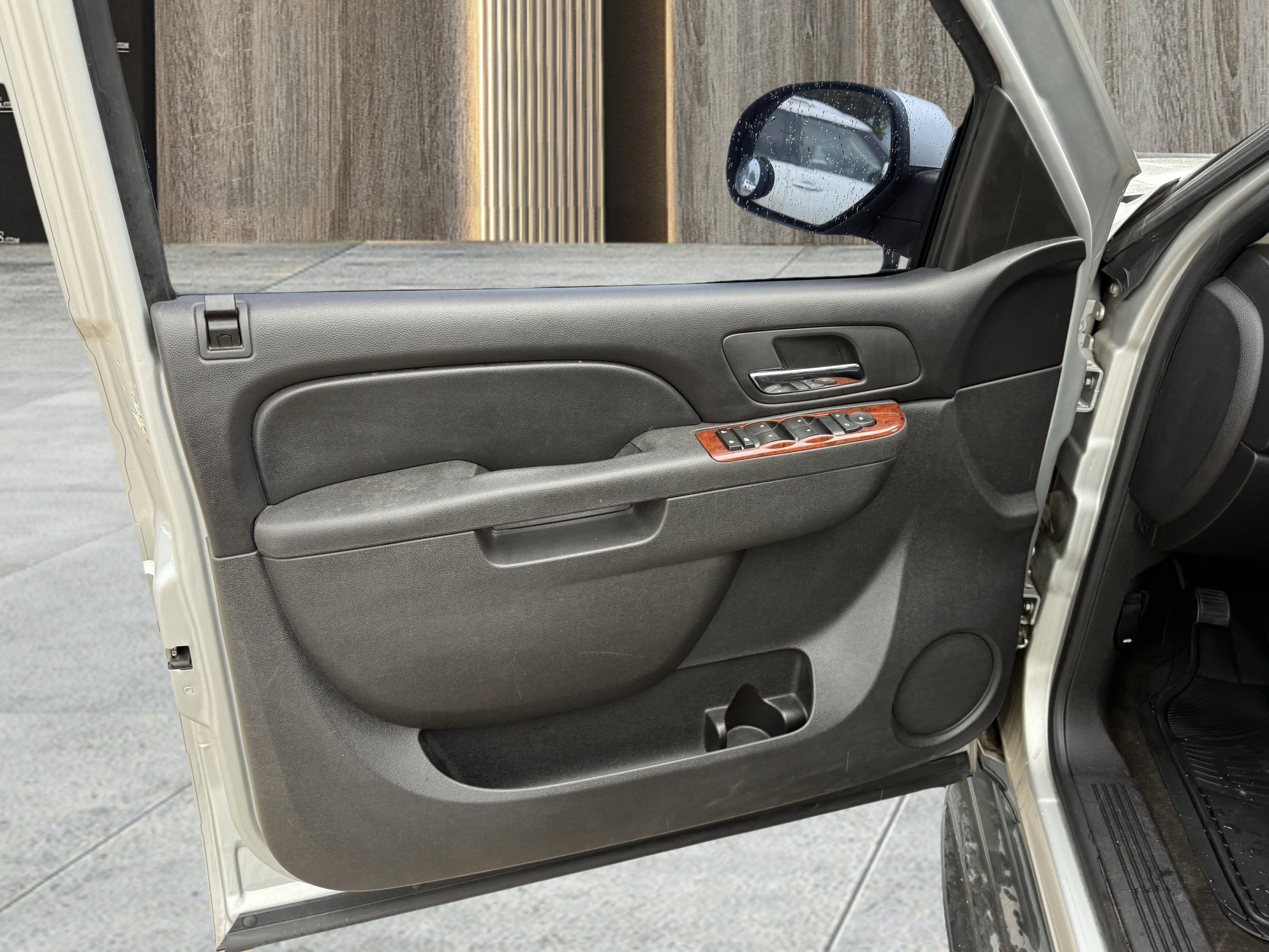 Used 2011 Chevrolet Tahoe LT image 23