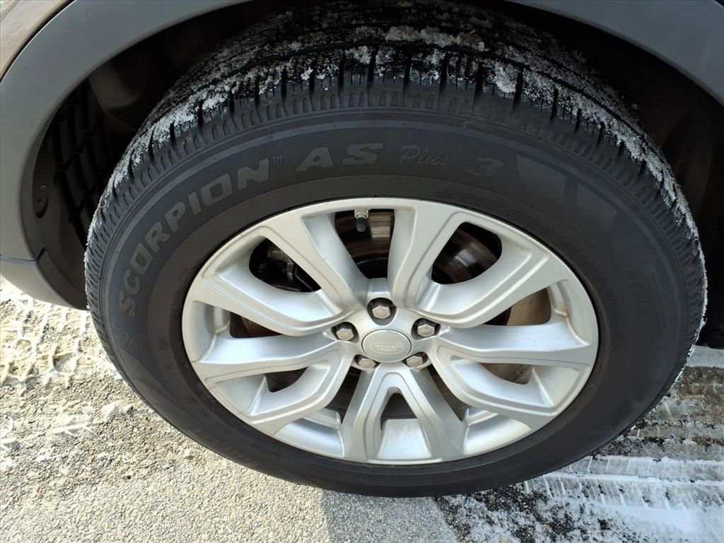 Used 2019 Land Rover Range Rover Evoque SE image 8