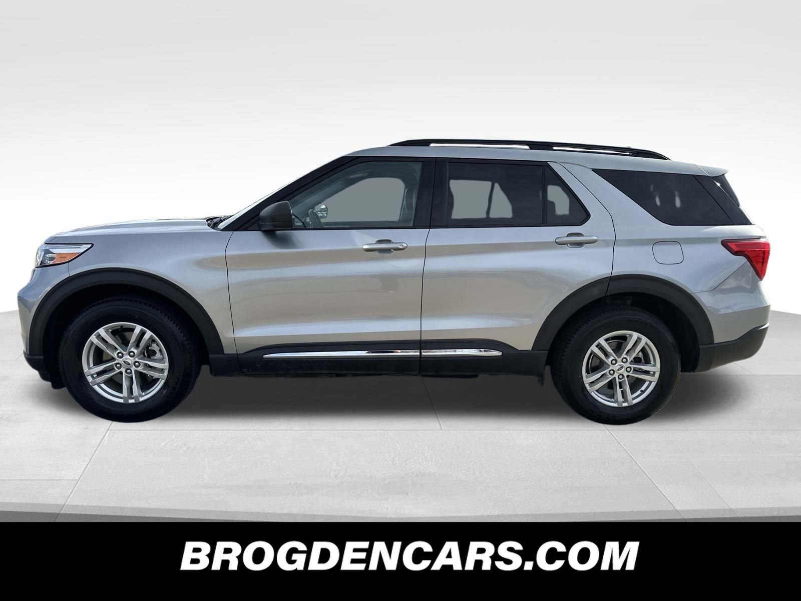 Used 2023 Ford Explorer XLT w/ Equipment Group 202A image 5