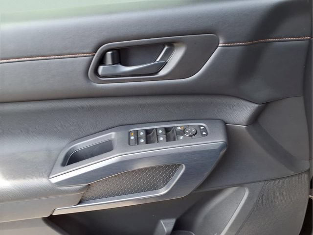 Used 2025 Nissan Pathfinder Rock Creek AWD/4WD image 17