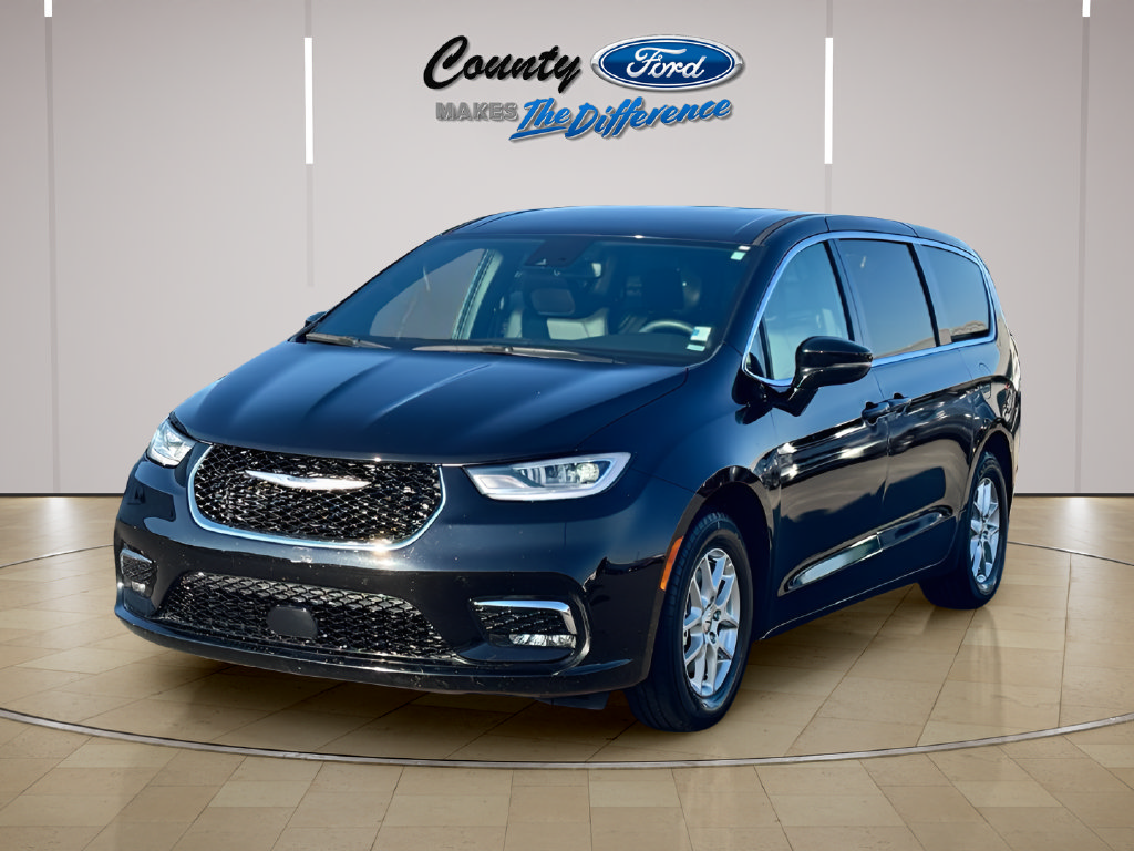 Used 2025 Chrysler Pacifica Select FWD image 2