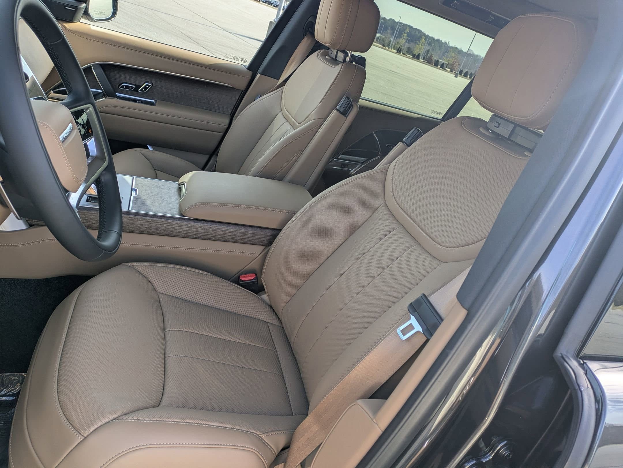 New 2026 Land Rover Range Rover Long Wheelbase SE AWD/4WD image 19