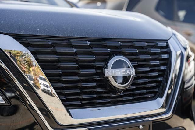 Used 2022 Nissan Rogue SV w/ SV Premium Package image 10