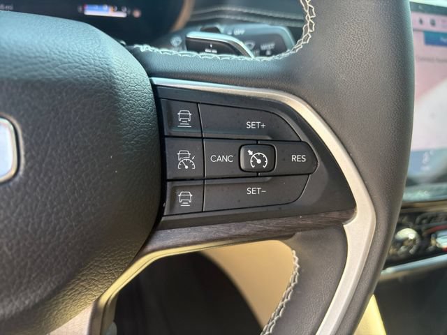 Used 2023 Jeep Grand Cherokee L Limited AWD/4WD image 8