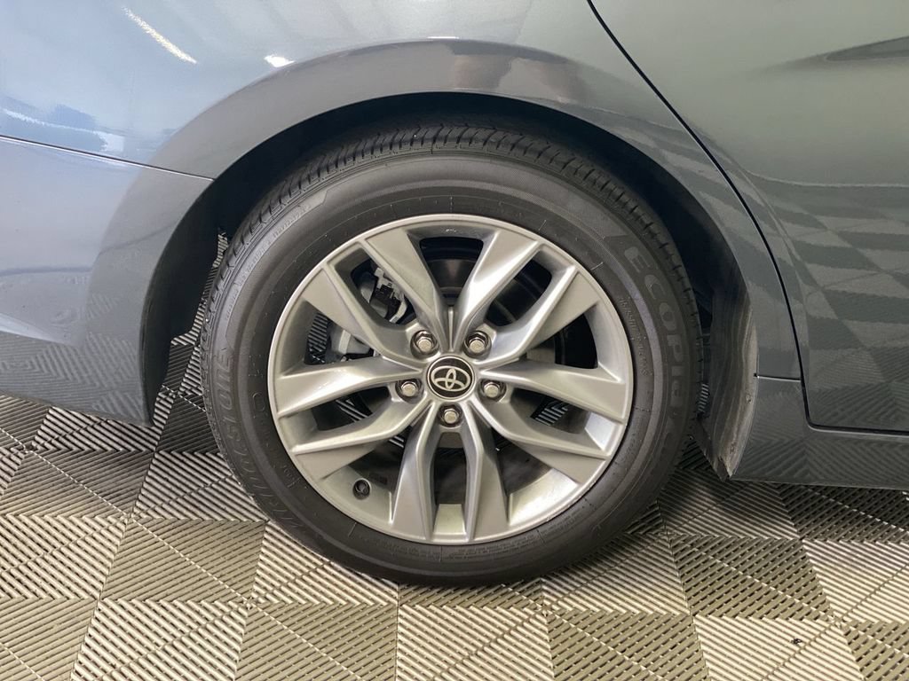 Used 2022 Toyota Avalon XLE FWD image 18
