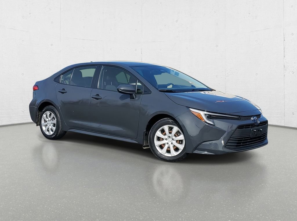 Used 2024 Toyota Corolla LE image 2