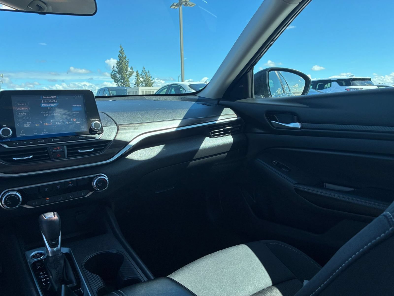 Used 2025 Nissan Altima 2.5 SV FWD image 33