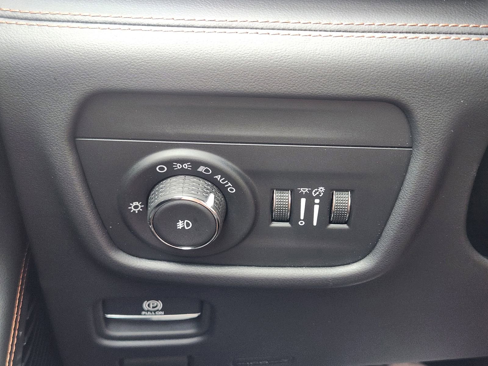 Used 2025 Jeep Grand Cherokee L Summit w/ Advanced Protech Group IV image 27