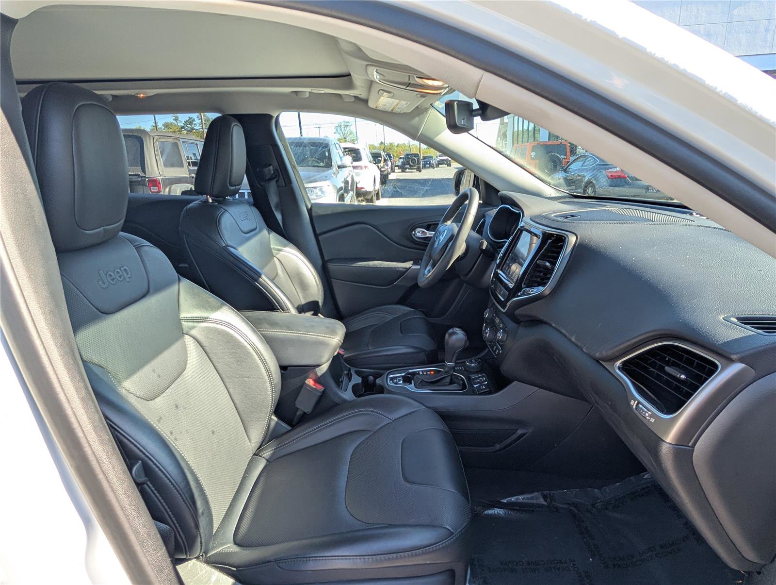 Used 2022 Jeep Cherokee Limited image 7