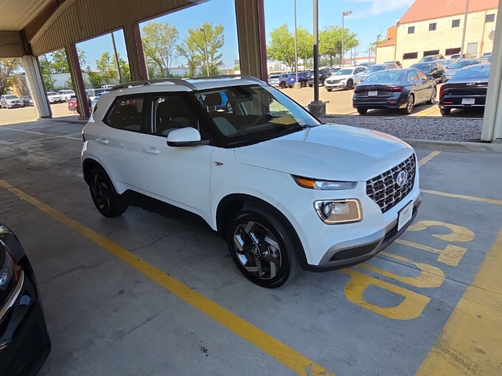 Used 2025 Hyundai Venue SEL FWD image 5