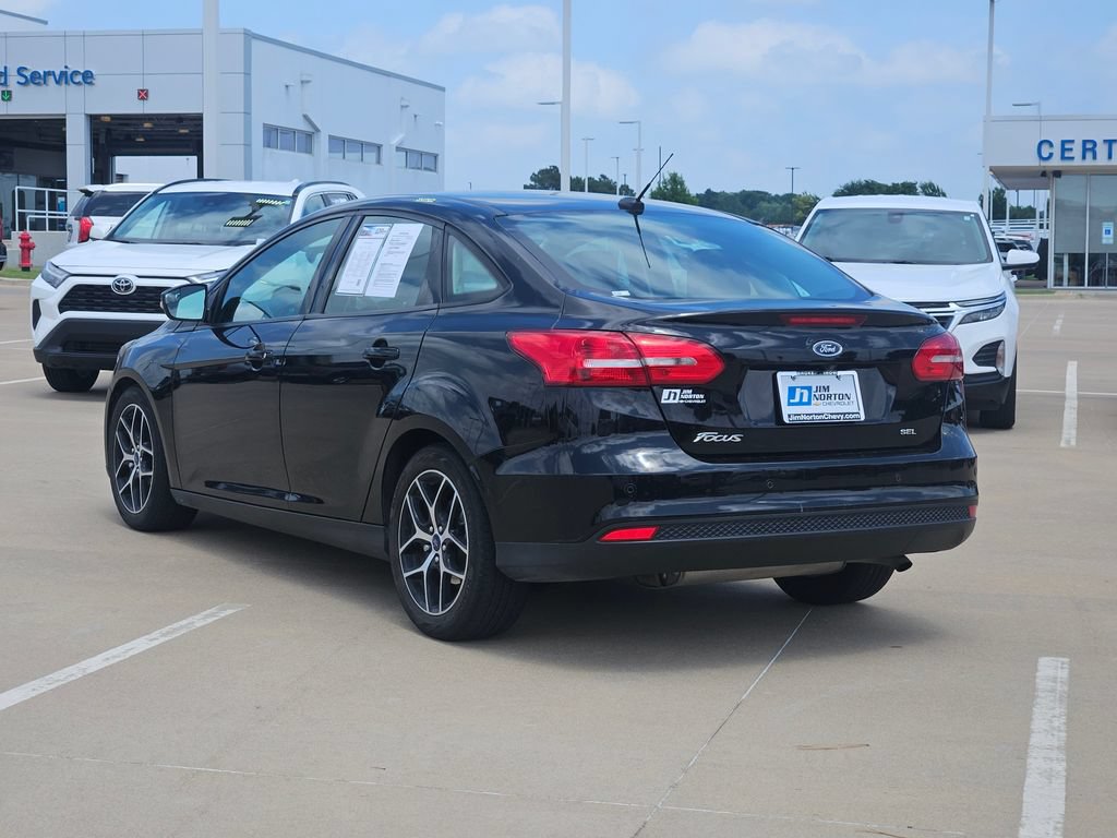 Used 2017 Ford Focus SEL w/ Cold Weather Package FWD image 5