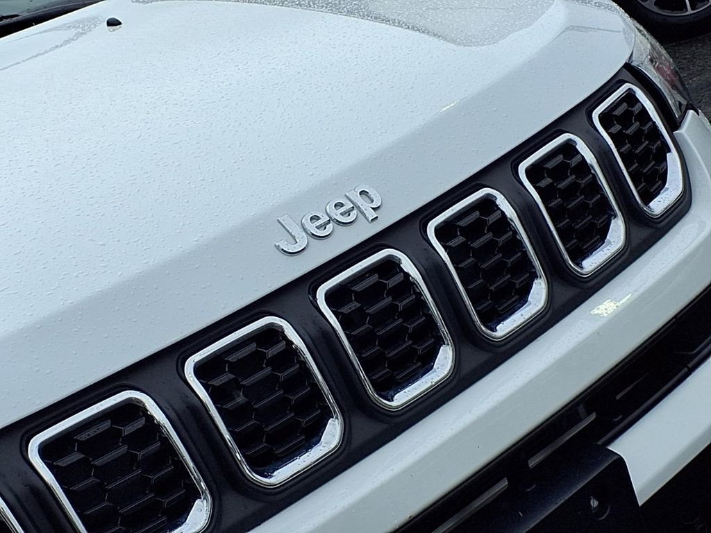 Used 2025 Jeep Compass Latitude AWD/4WD image 29