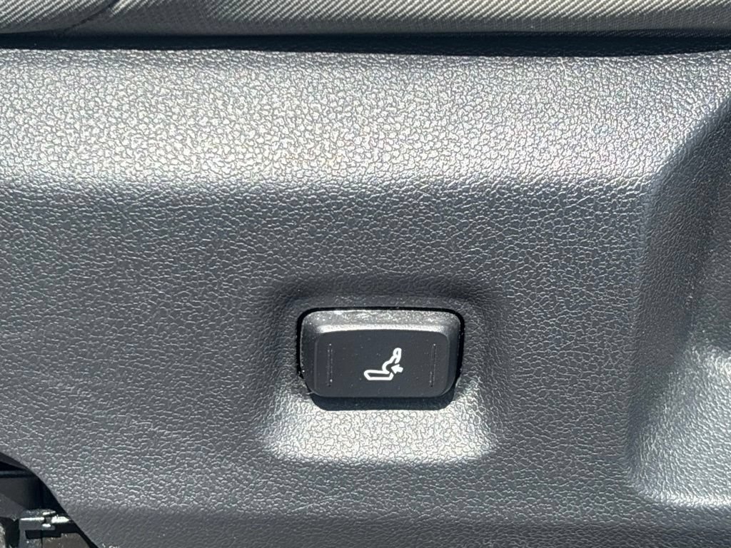 Used 2024 Toyota Tacoma SR5 AWD/4WD image 10