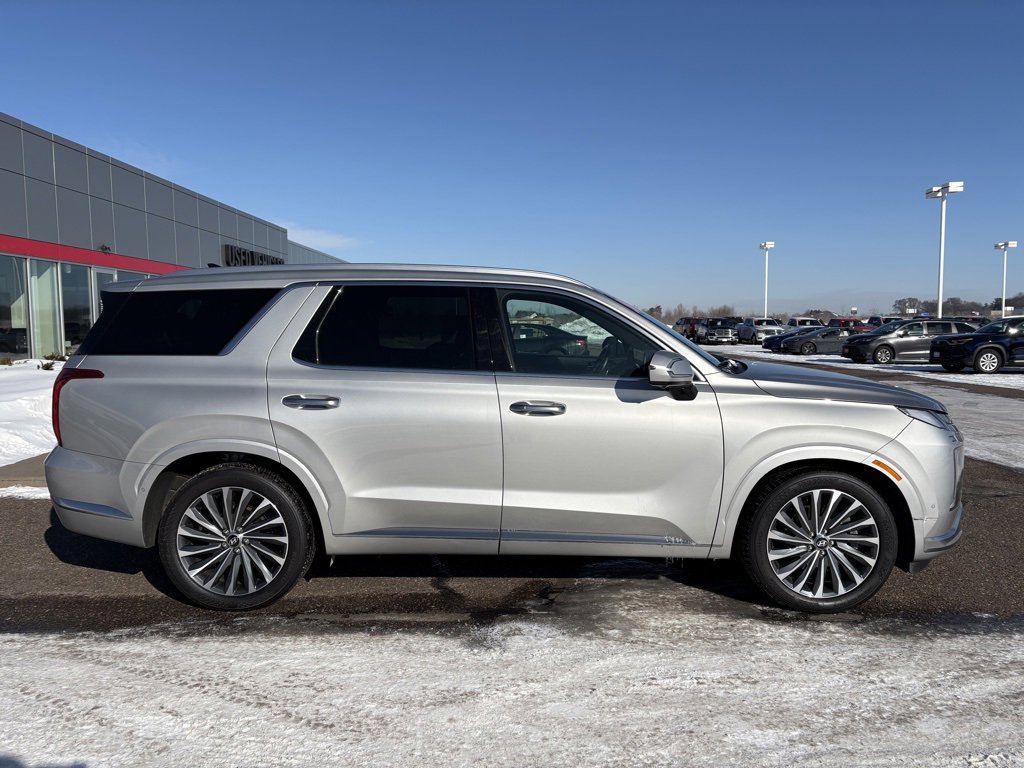 Used 2024 Hyundai Palisade Calligraphy image 2