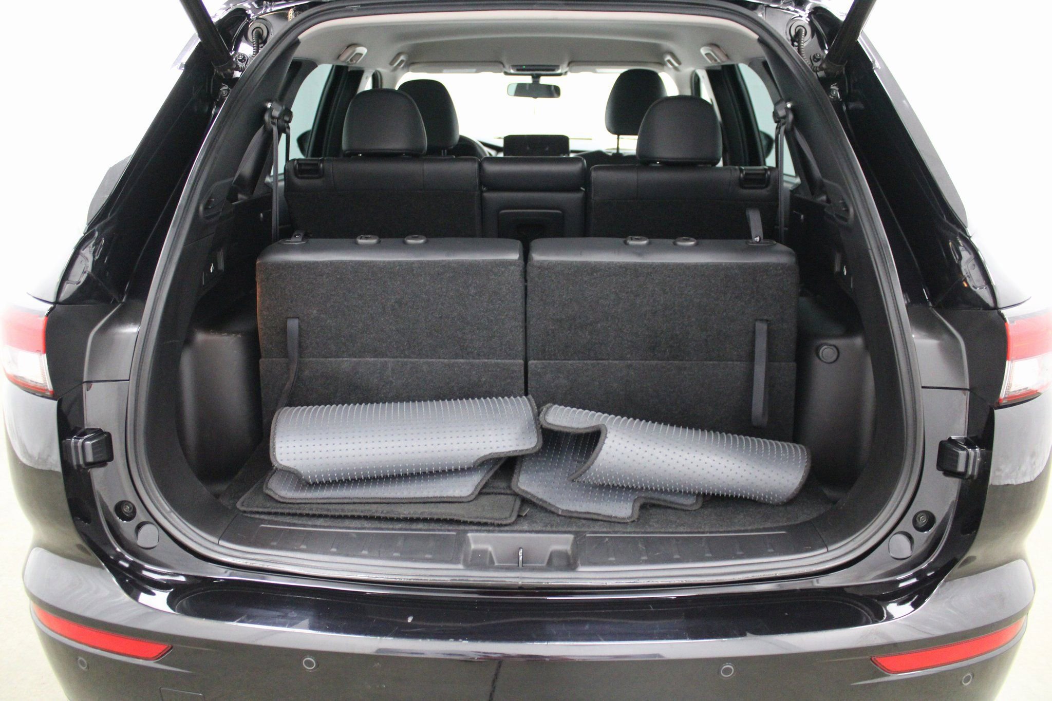 Used 2023 Mitsubishi Outlander SE image 19