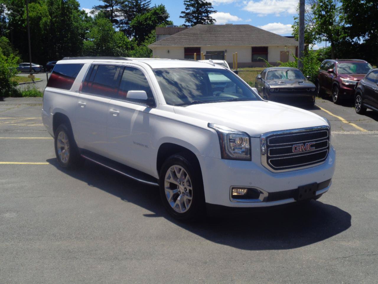 Used 2017 GMC Yukon XL SLE w/ SLE Value Package AWD/4WD image 6