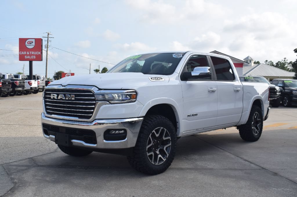Used 2025 RAM 1500 Laramie AWD/4WD image 1