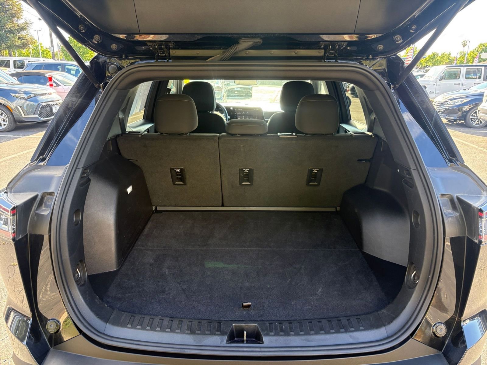 Used 2025 Chevrolet Equinox LT AWD/4WD image 32