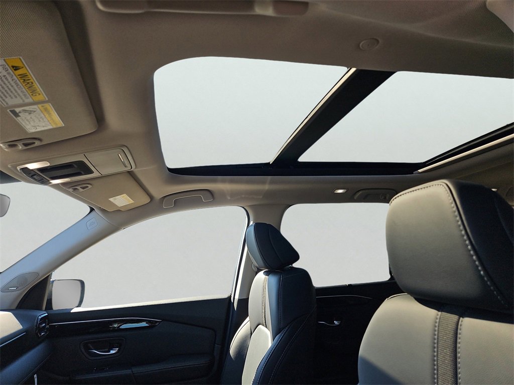 New 2025 Honda Pilot Touring image 7