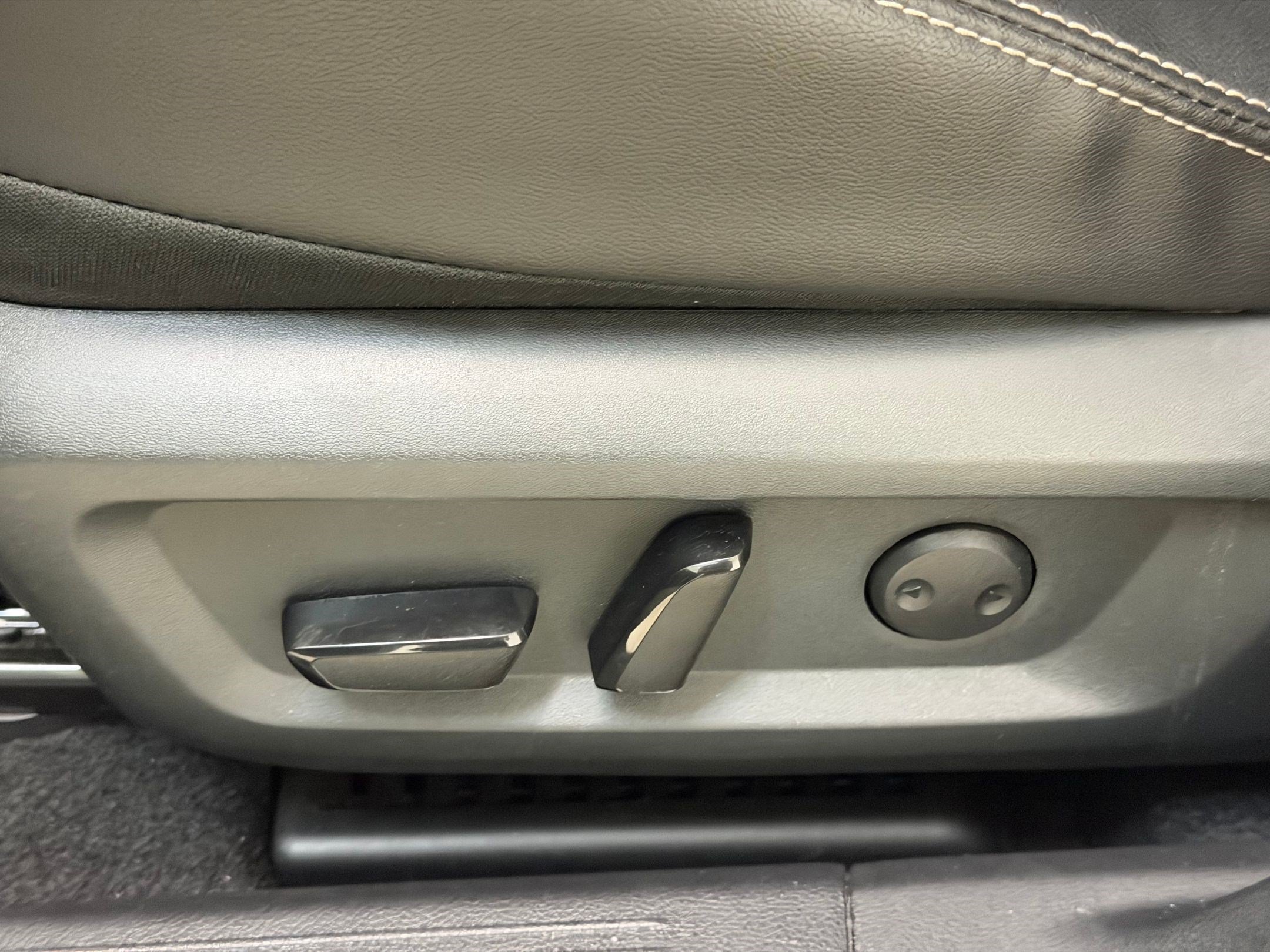 Used 2026 Nissan Rogue SL FWD image 14
