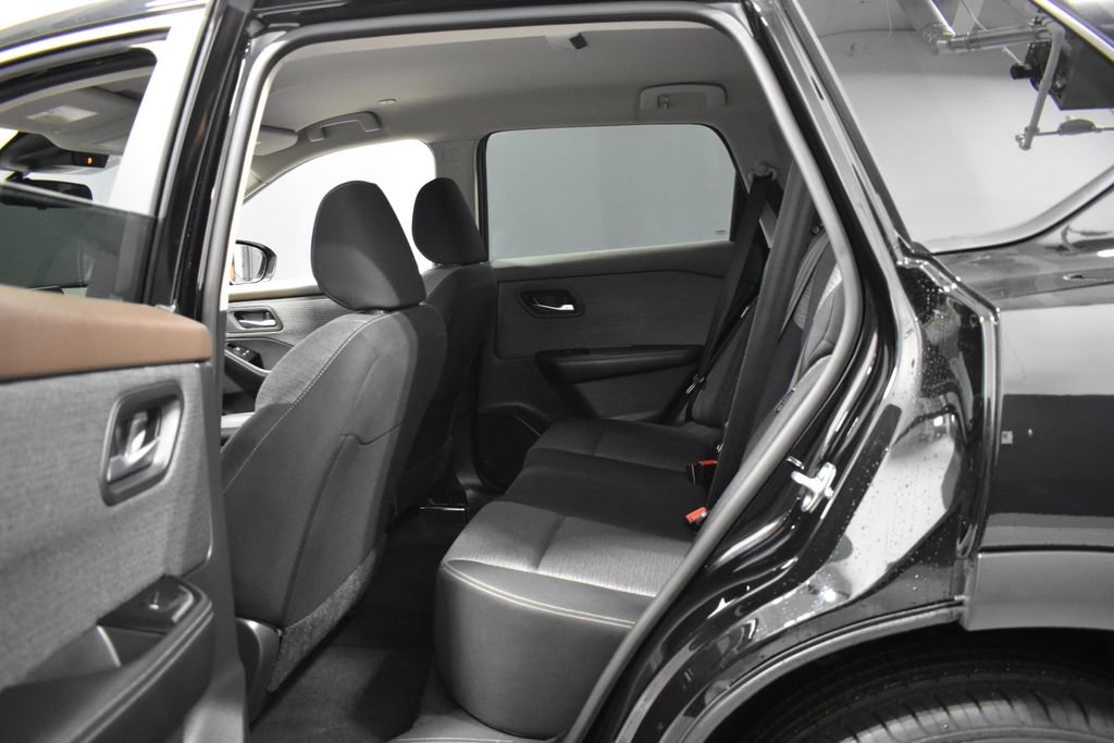 Certified 2023 Nissan Rogue SV image 29