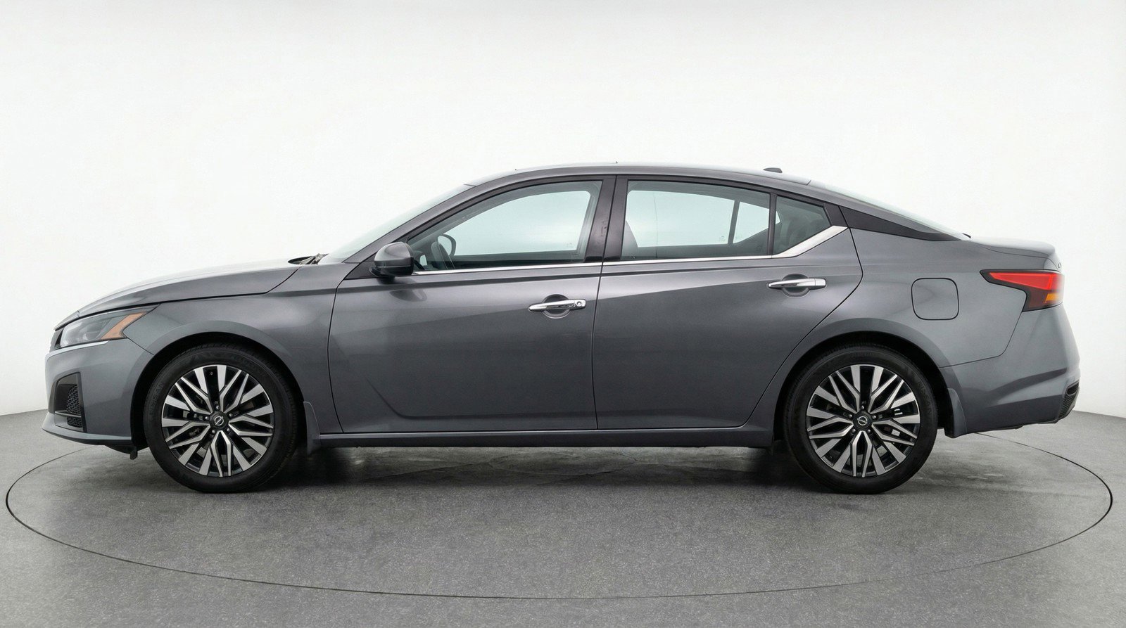 Used 2025 Nissan Altima 2.5 SV image 5
