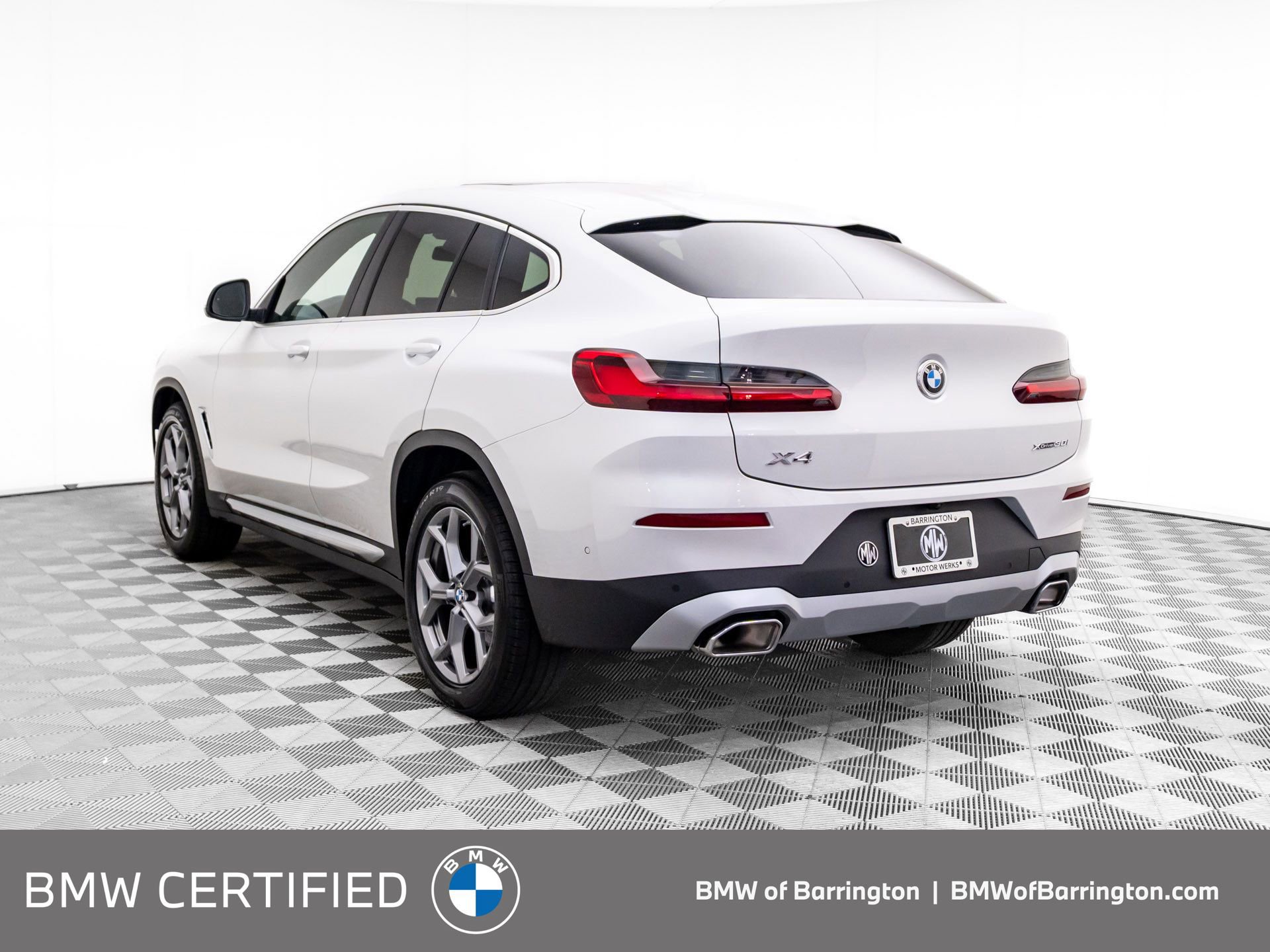 Certified 2025 BMW X4 xDrive30i w/ Premium Package image 3