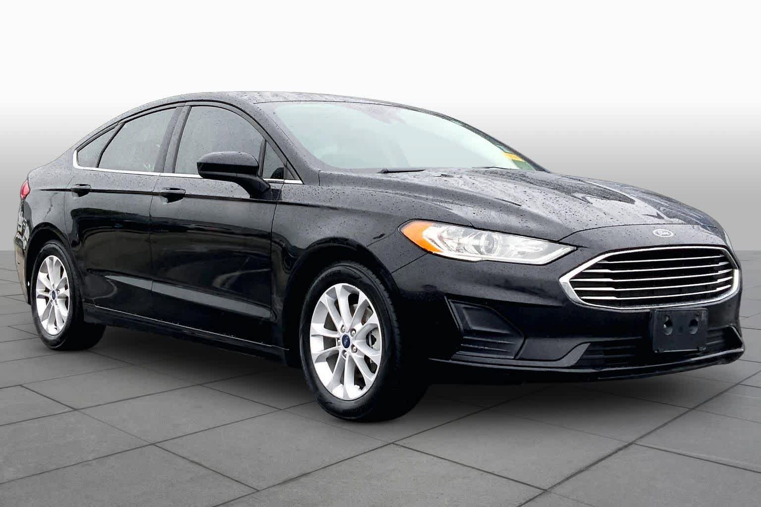 Used 2020 Ford Fusion SE image 3
