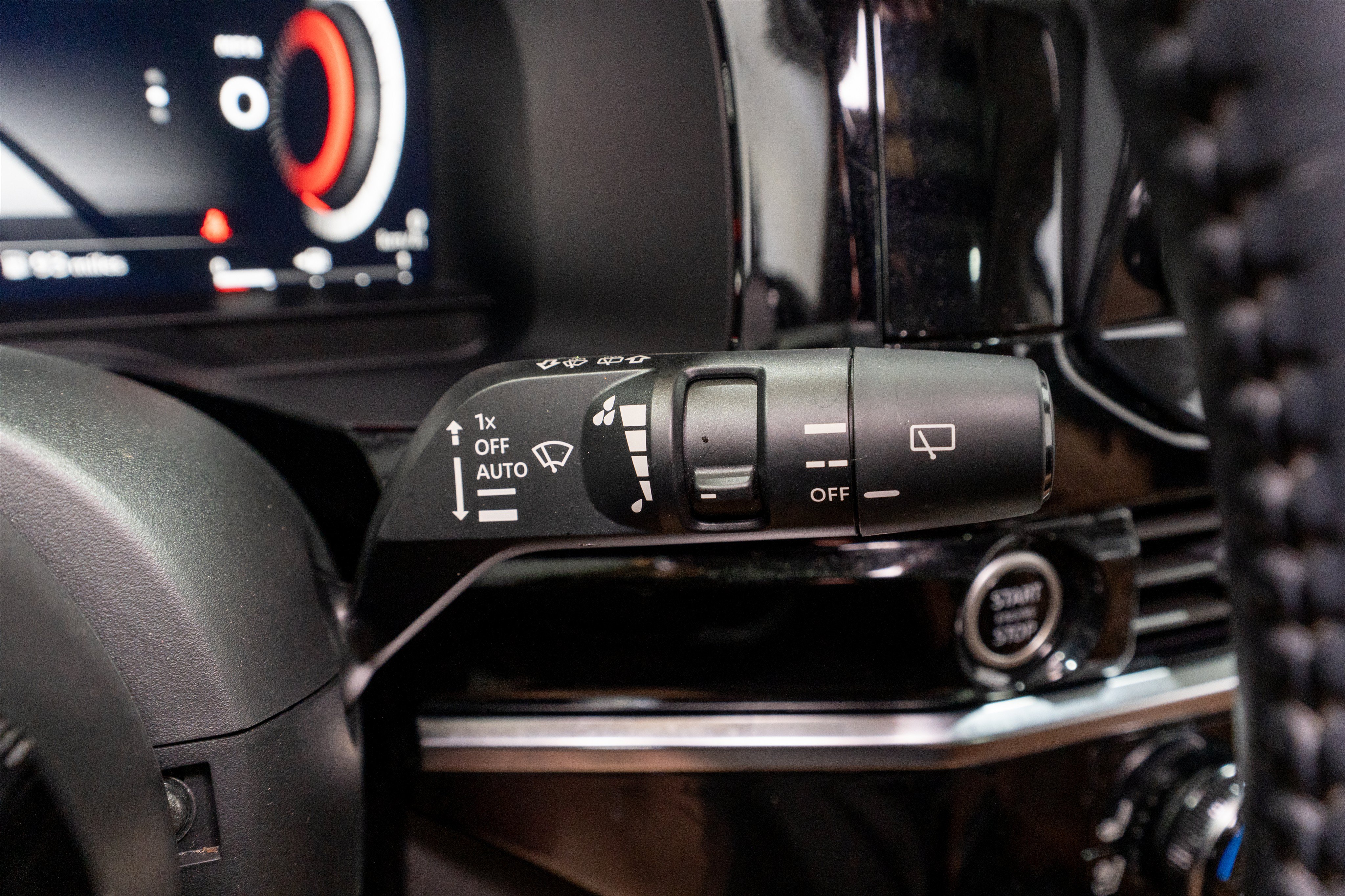 Used 2023 Nissan Pathfinder Platinum FWD image 28
