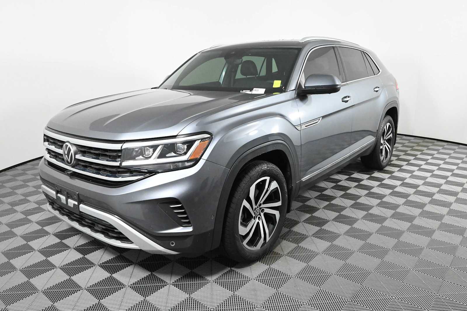 Used 2021 Volkswagen Atlas Cross Sport SEL Premium AWD/4WD image 2