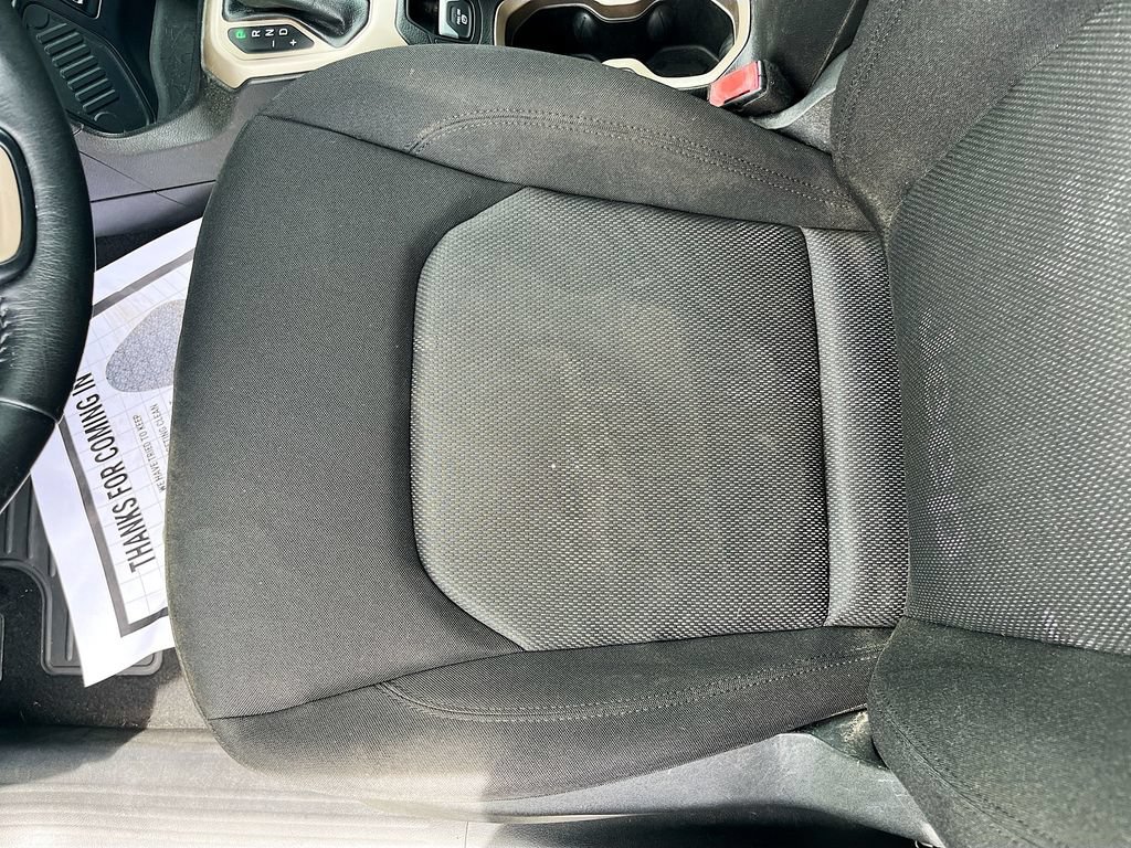 Certified 2017 Jeep Renegade Latitude w/ Popular Equipment Group FWD image 19