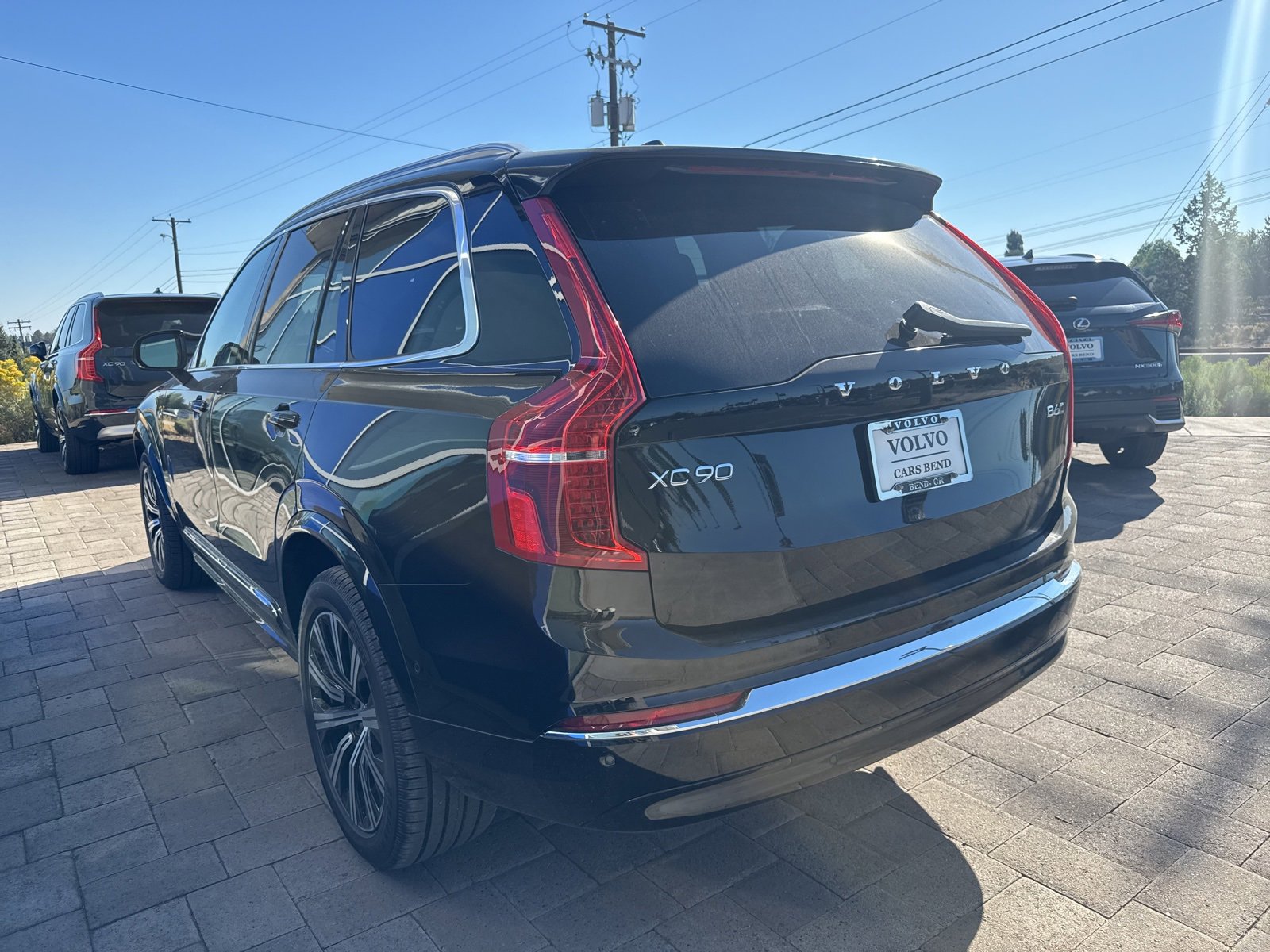 Used 2025 Volvo XC90 B6 Plus image 3