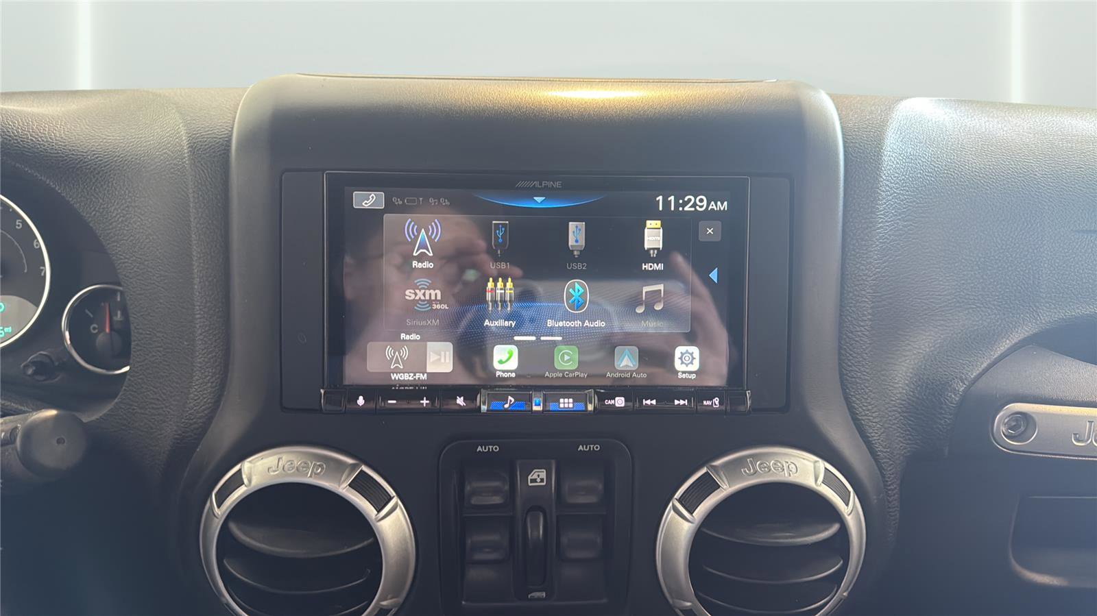 Used 2015 Jeep Wrangler Unlimited Sahara w/ Connectivity Group image 18