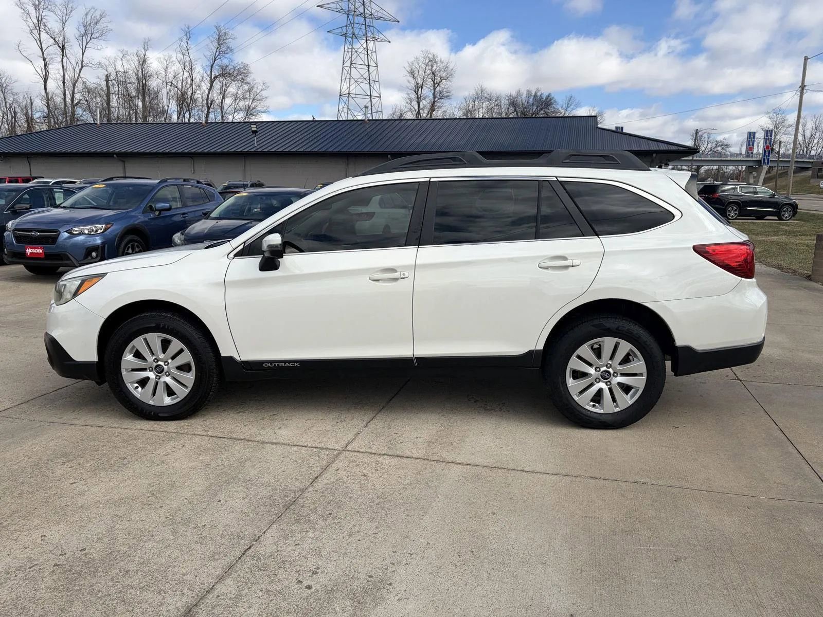 Used 2015 Subaru Outback 2.5i Premium AWD/4WD image 5