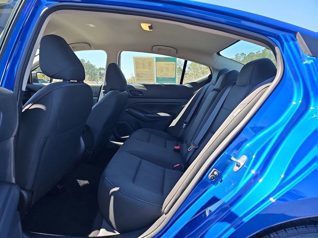 Used 2025 Nissan Altima 2.5 SV image 18