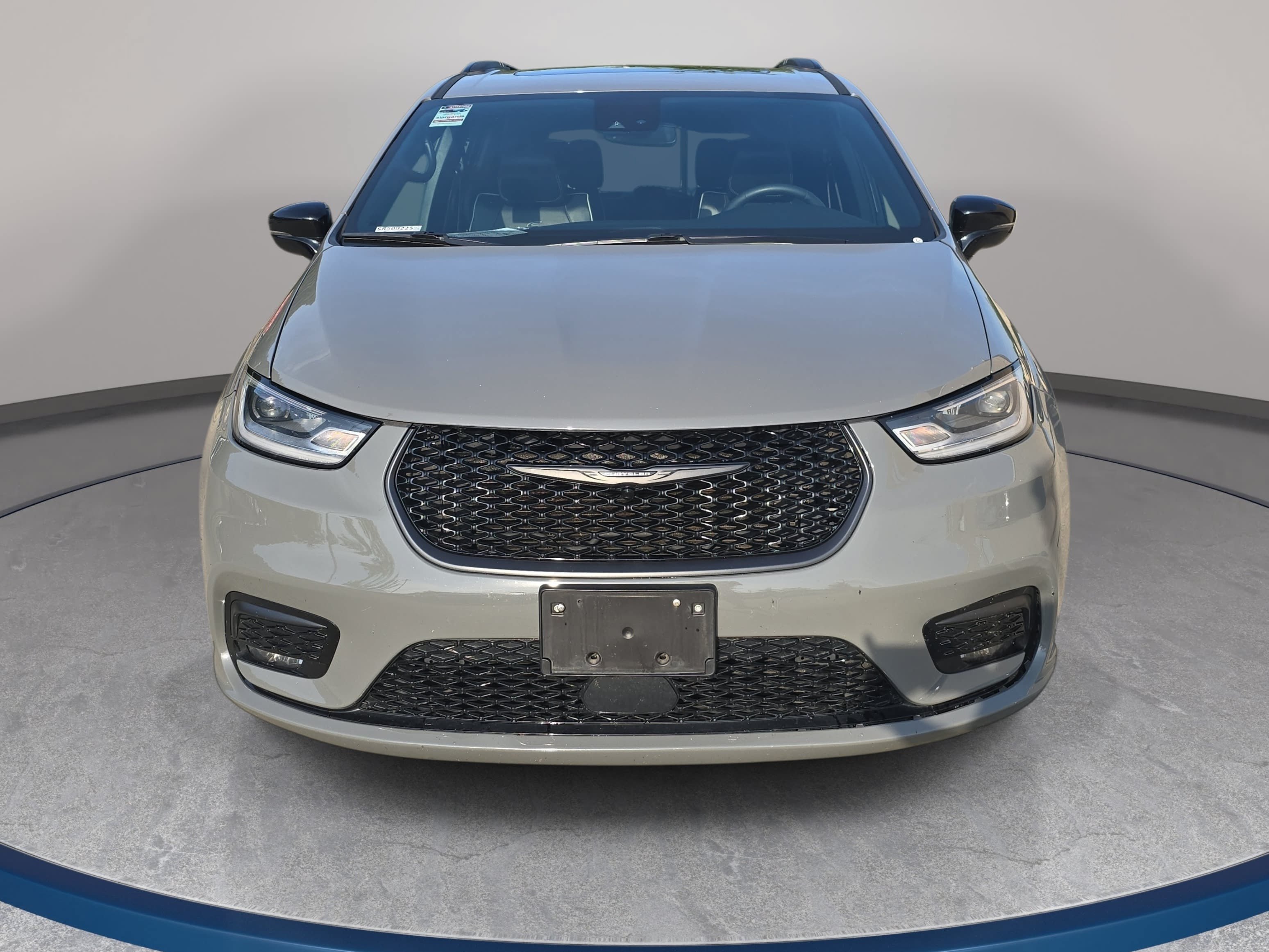 Used 2025 Chrysler Pacifica Limited FWD image 2