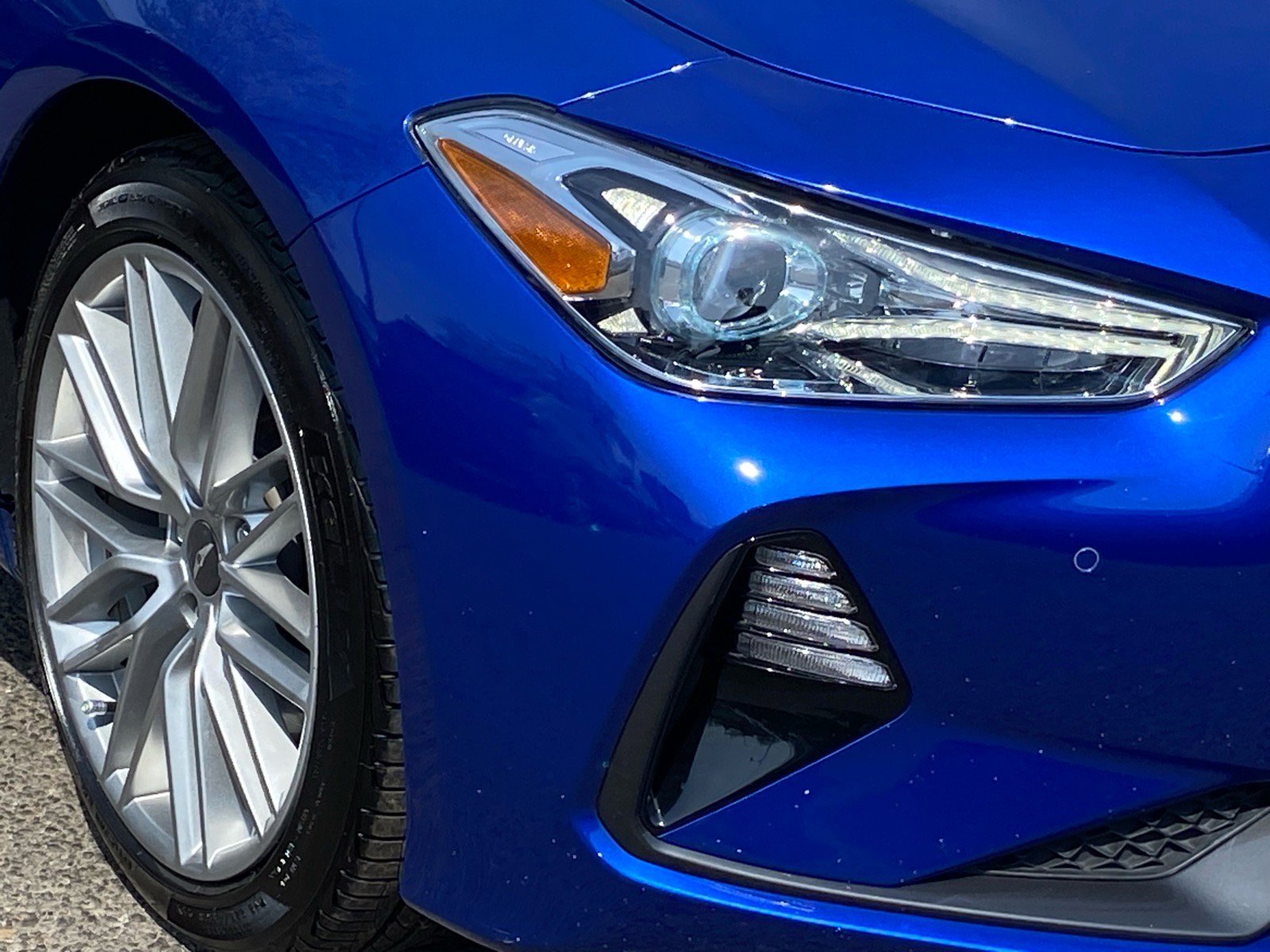 Used 2020 Genesis G70 2.0T w/ Elite Package RWD image 4