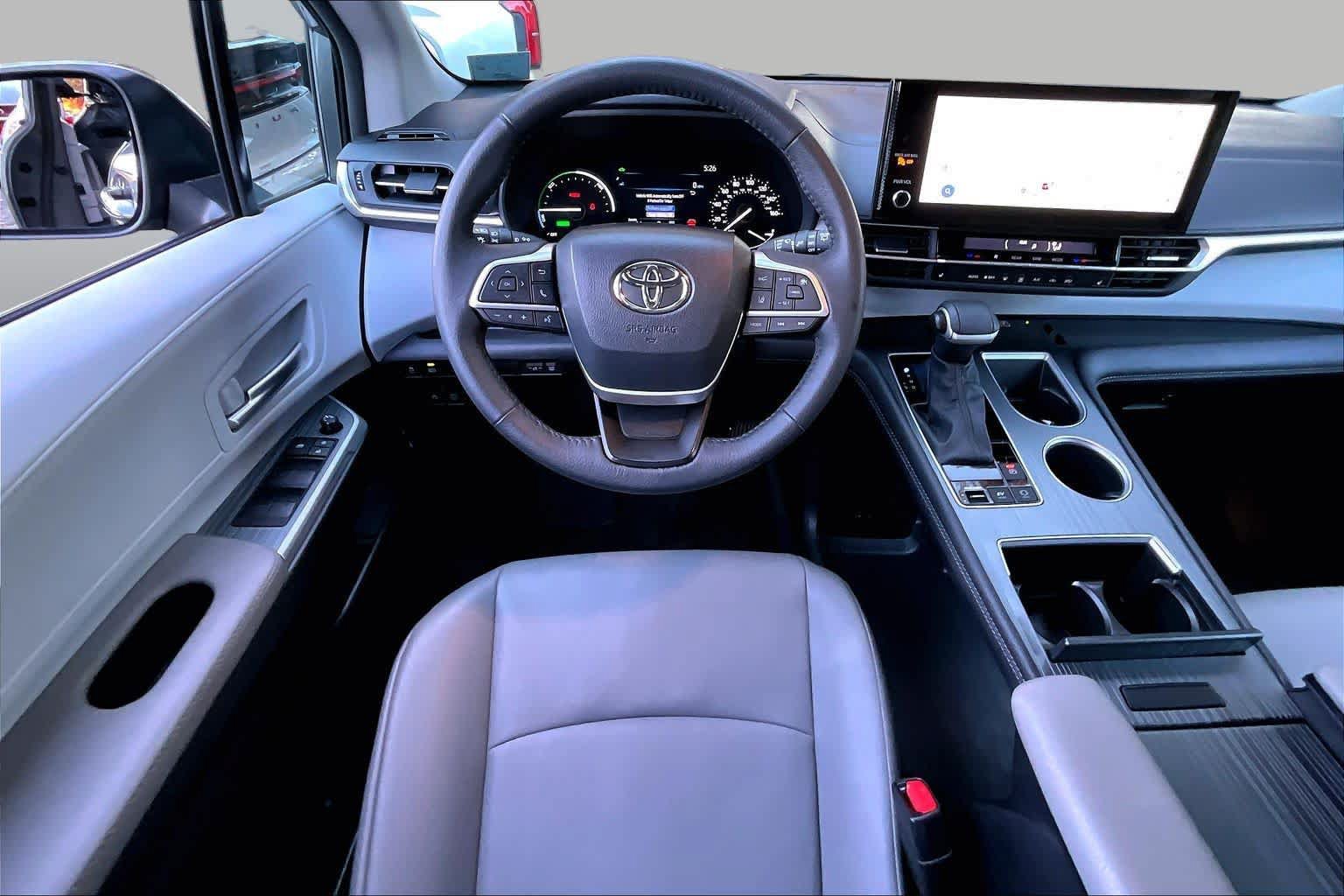 Certified 2026 Toyota Sienna XLE FWD image 6