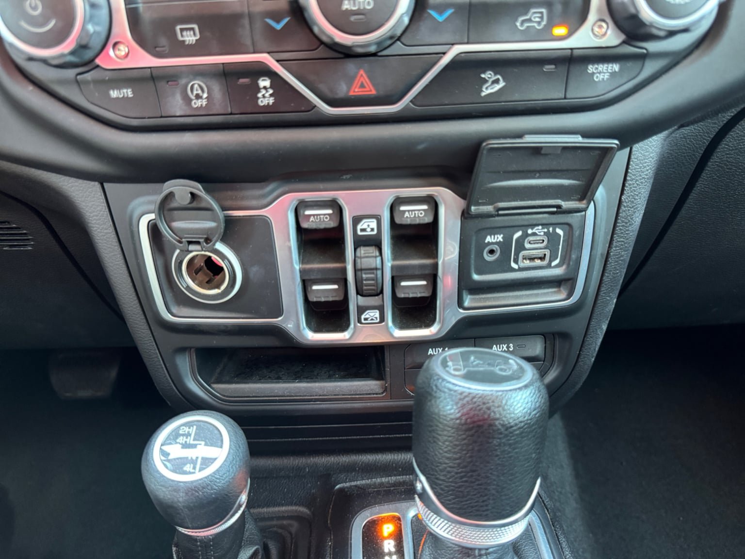 Used 2018 Jeep Wrangler Unlimited Sport S AWD/4WD image 25